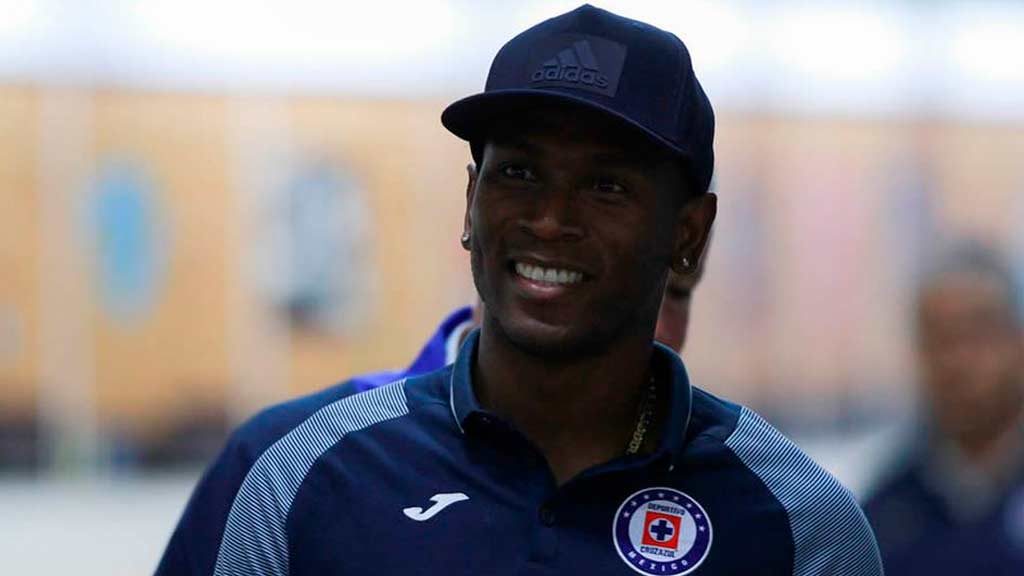 Bryan 'Cuco' Angulo se queda en Cruz Azul hasta nuevo aviso