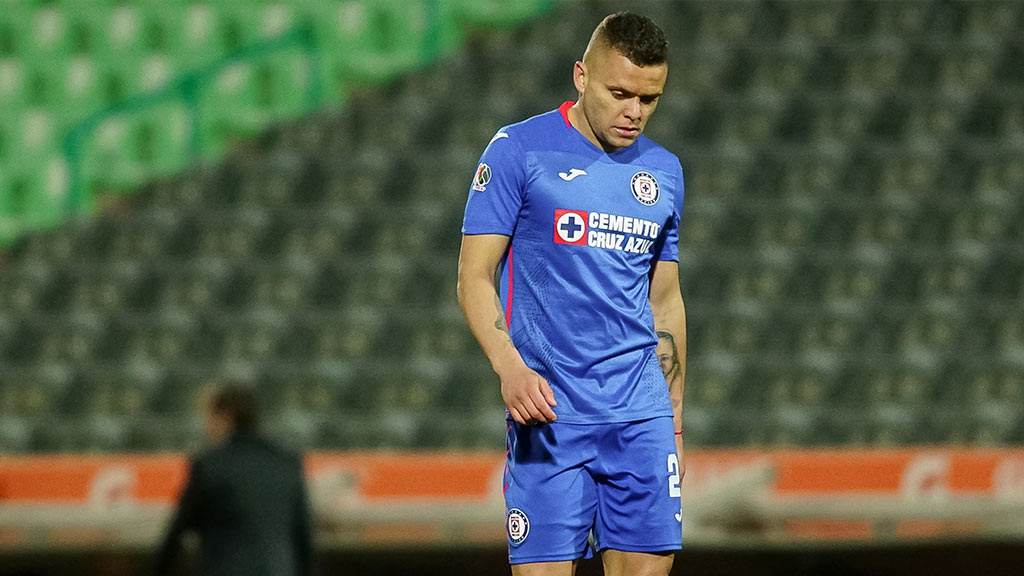 Cruz Azul castigaría a ‘Cabecita’ Rodríguez vendiéndolo a China