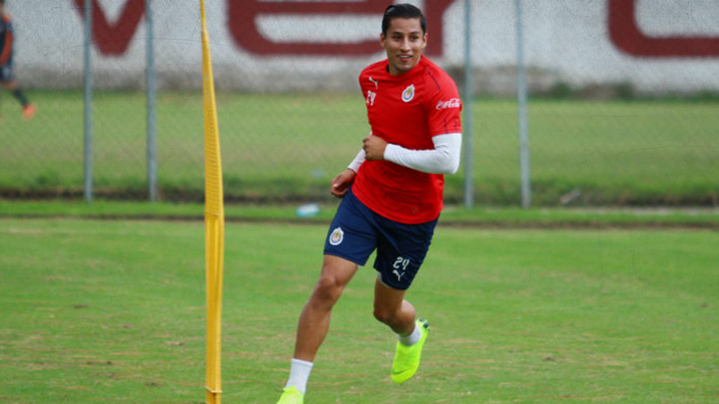 Carlos Cisneros se quedaría en Chivas para 2021