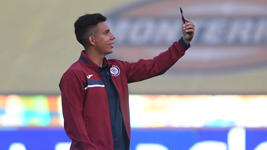 Cruz Azul habría asumido la mitad del salario de Álex Castro