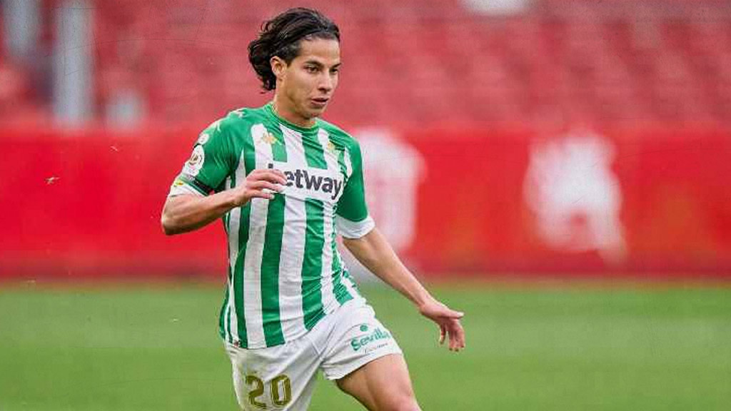 Diego Lainez batalla para recuperar su valor en el mercado