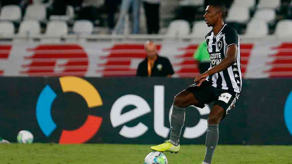 El brasileño Kanu del Botafogo en la mira de Cruz Azul