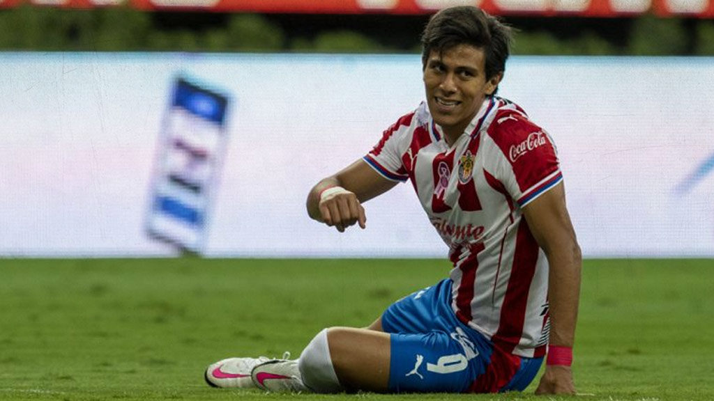 José Juan Macías, positivo por Covid en Chivas