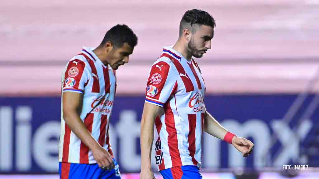 Jugadores de Chivas discutieron tras derrota ante Atlético San Luis
