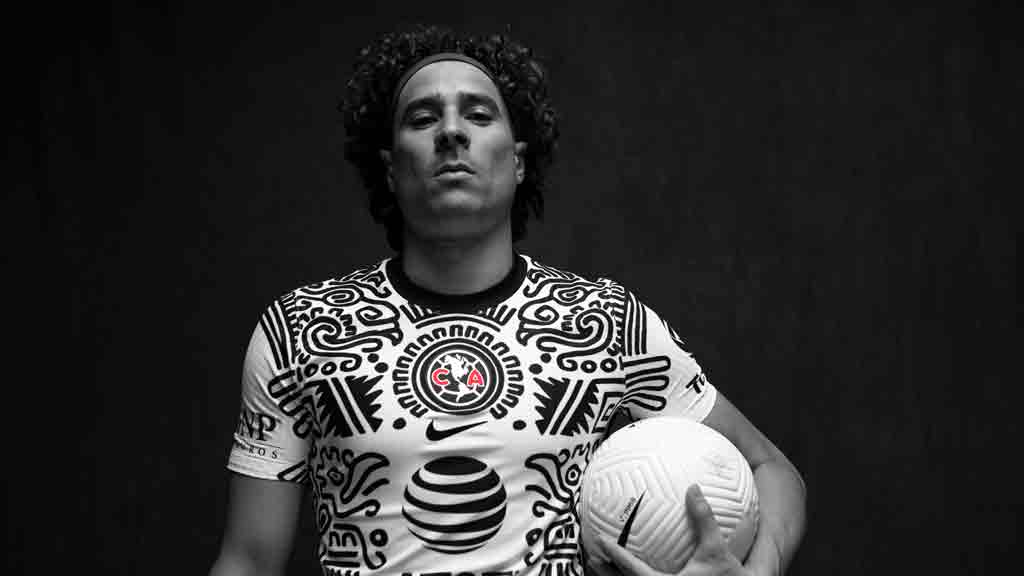 Memo Ochoa uniforme