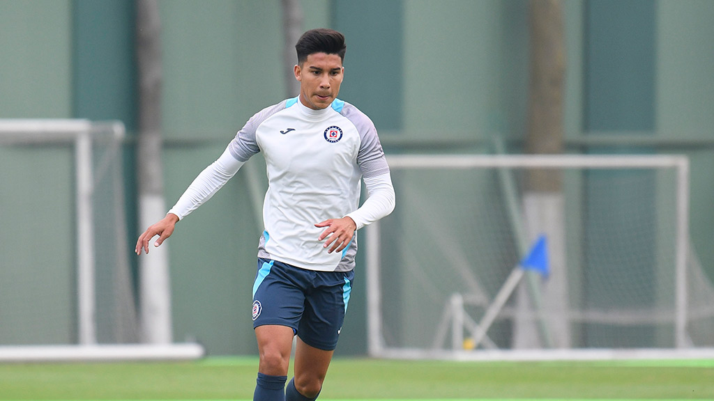 Pol Fernández, registrado con Cruz Azul para el Guard1anes 2021