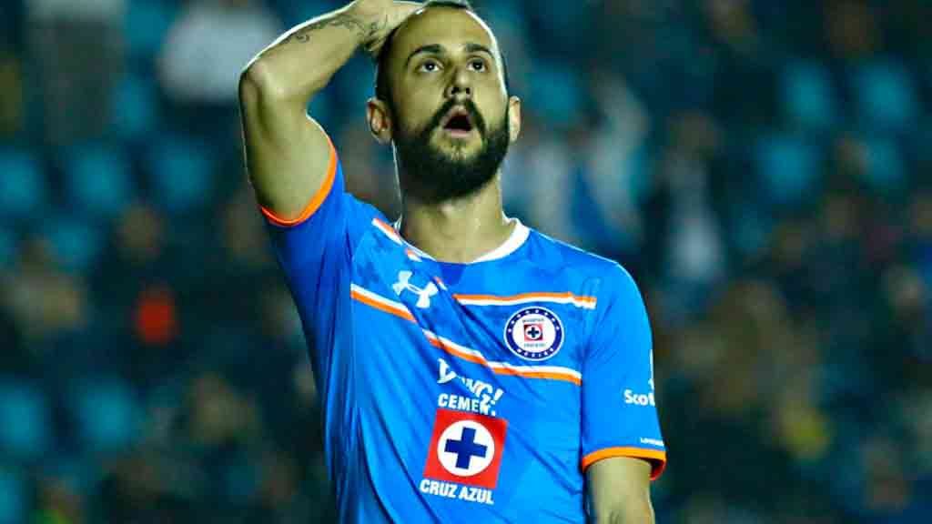 Por mala atención a una lesión, Víctor Vázquez salió de Cruz Azul