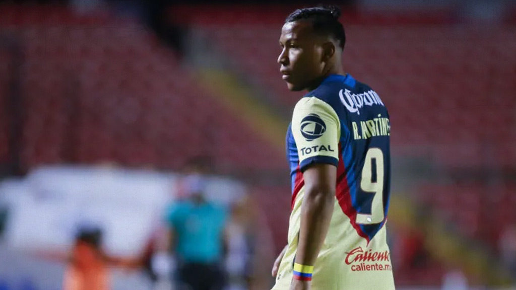 Roger Martínez, a Racing si baja su sueldo