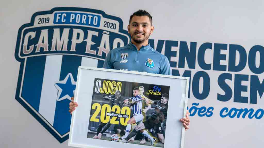 Tecatito Corona, elegido como el mejor jugador en Portugal