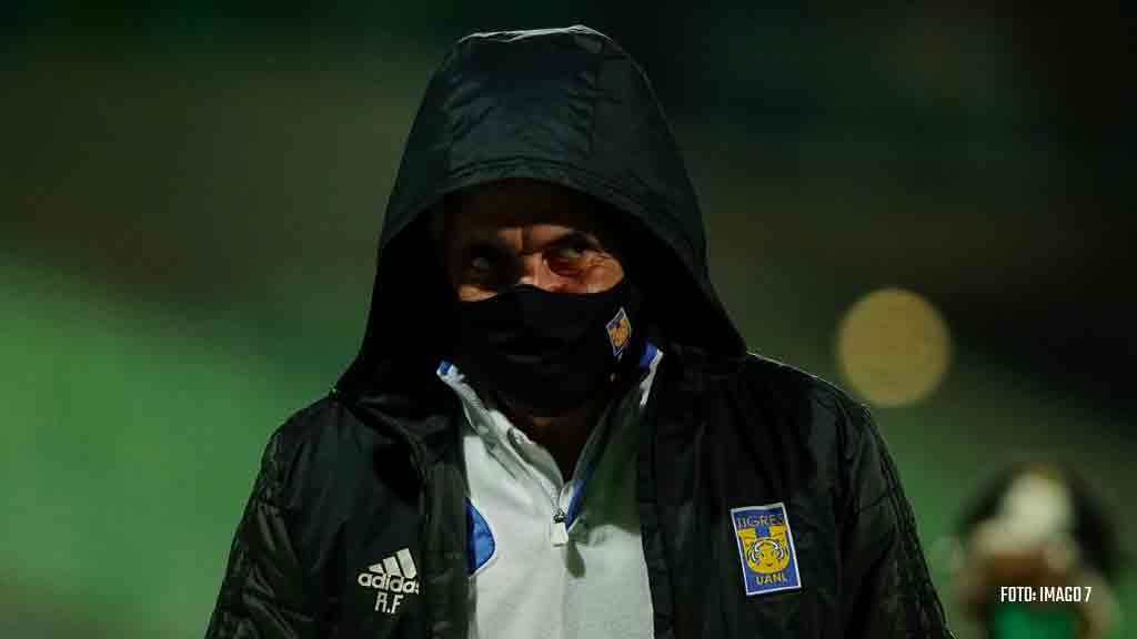 Tigres: 'Tuca' Ferretti suspendido un partido por fumar