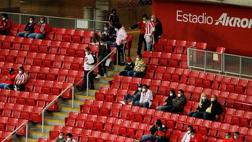 Chivas vs Pumas podría jugarse con afición en el Akron -
