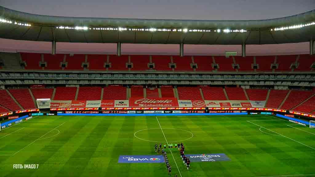 ¿Cuánto le costaría a Chivas abrir su estadio ante Pumas?