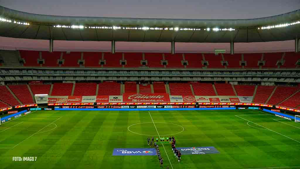 ¿Cuánto le costaría a Chivas abrir su estadio ante Pumas?