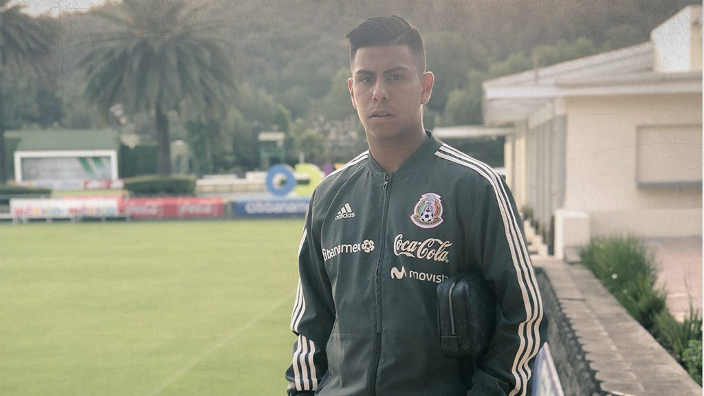 Efraín Álvarez, obligado a decidir entre México y Estados Unidos