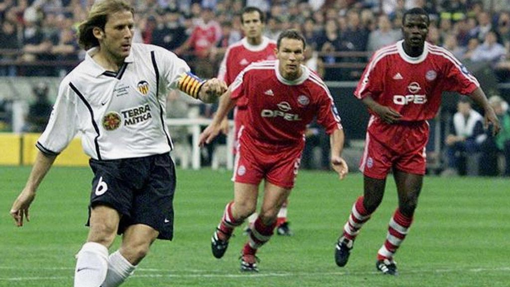 Gaizka Mendieta durante la final de la UEFA Champions League 2000-2001 entre Valencia vs Bayern Munich