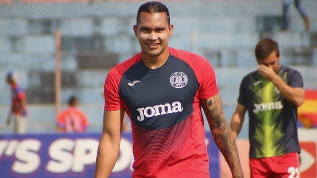 Revelan salario de Gullit Peña en El Salvador