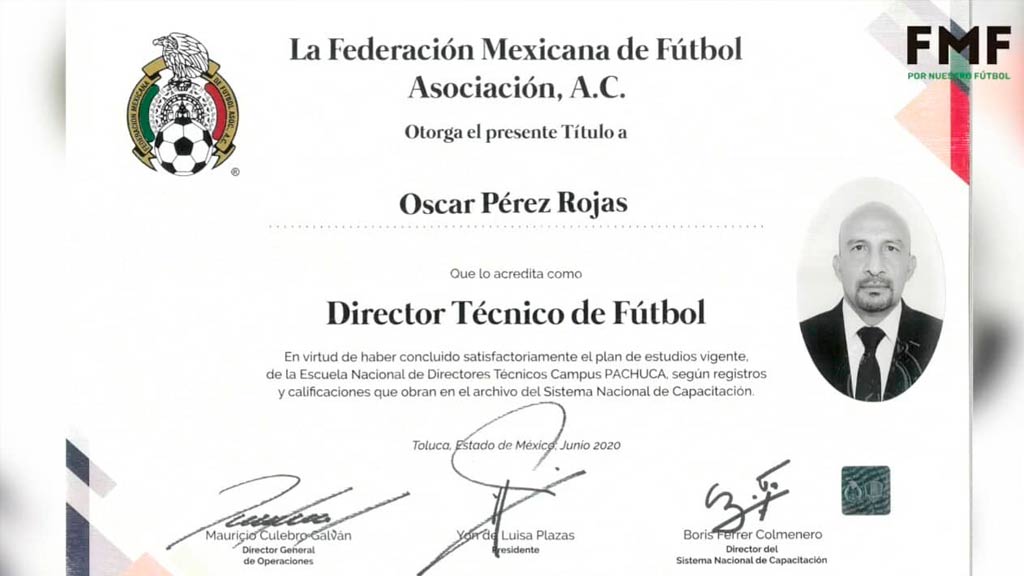 ‘Conejo Pérez’ y Emanuel Villa recibieron título como Directores Técnicos
