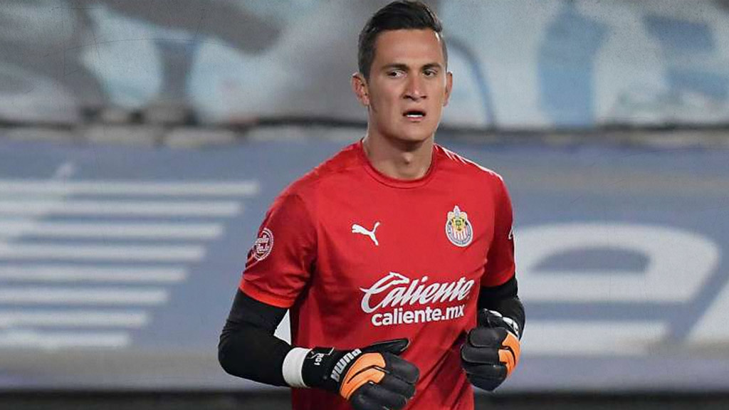 OFICIAL: Chivas renueva a Raúl Gudiño