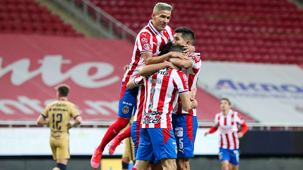 Video: Goles de Macías y Mayorga para el 2-1 de Chivas vs Pumas