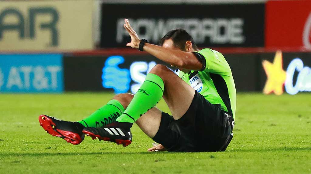 Video: La caída de Luis Enrique Santander en el Necaxa vs Monterrey