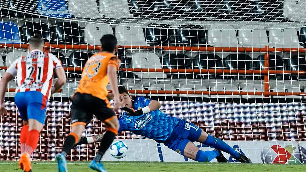 Video: Roberto de la Rosa falla penal y se escapa la victoria para Pachuca