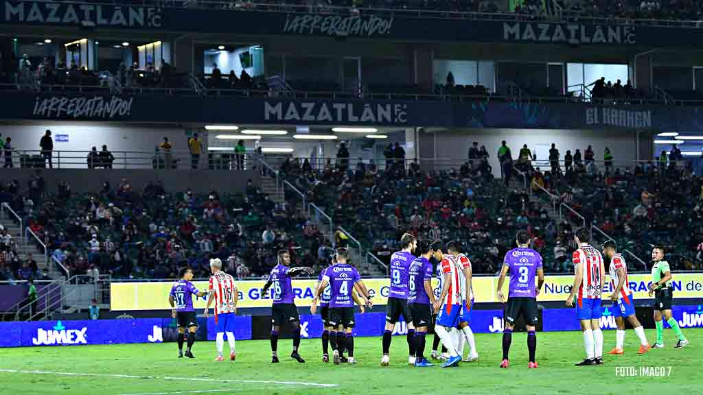 Afición no respetó medidas en el partido entre Mazatlán y Chivas