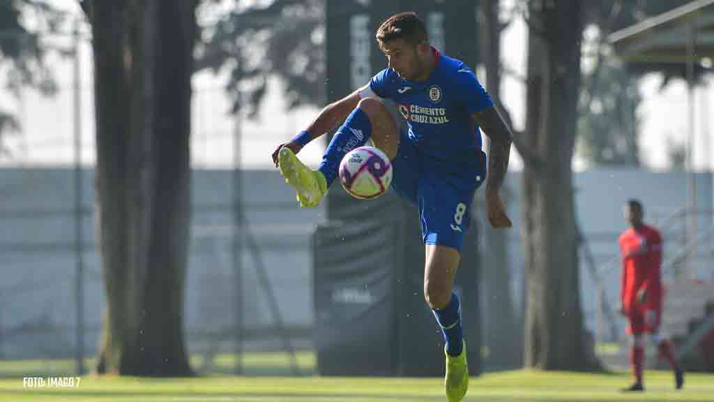 Cruz Azul y Peñarol dividirán salario de Ceppelini