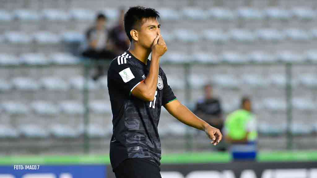 Efraín Álvarez habría elegido a México, no está en roster de USA