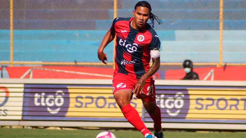 Gullit Peña marcó su segundo gol en El Salvador