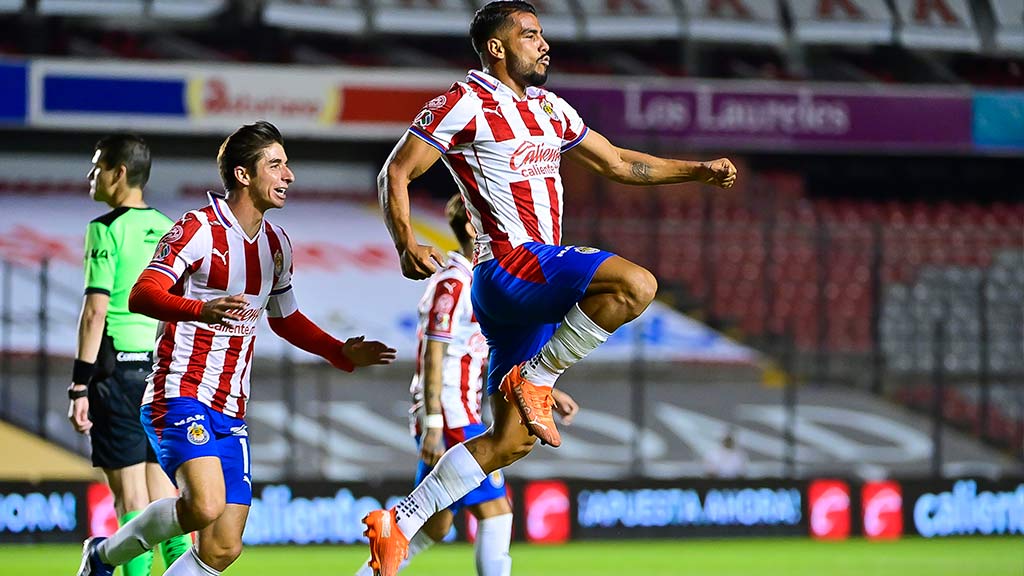 Video: Chivas empata de último minuto ante Gallos