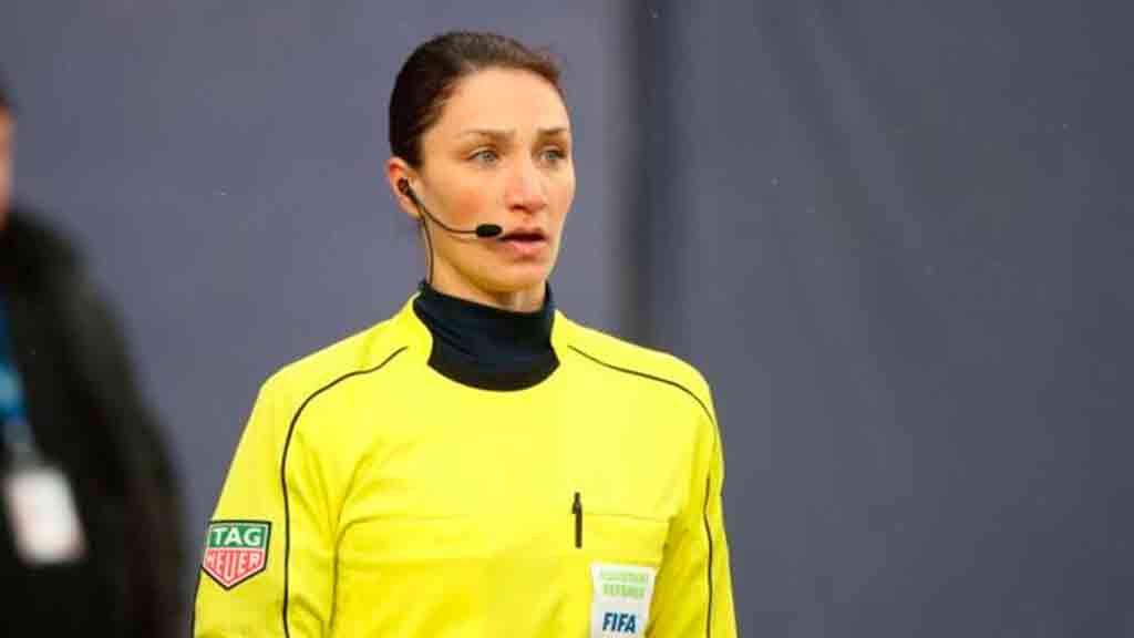 Nesbitt y Frappart, primeras mujeres en arbitrar en eliminatorias mundialistas