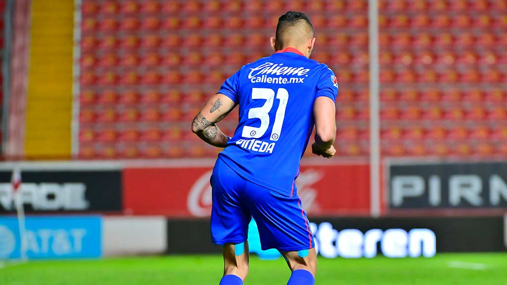 Orbelín Pineda ‘trollea’ a aficionado del América