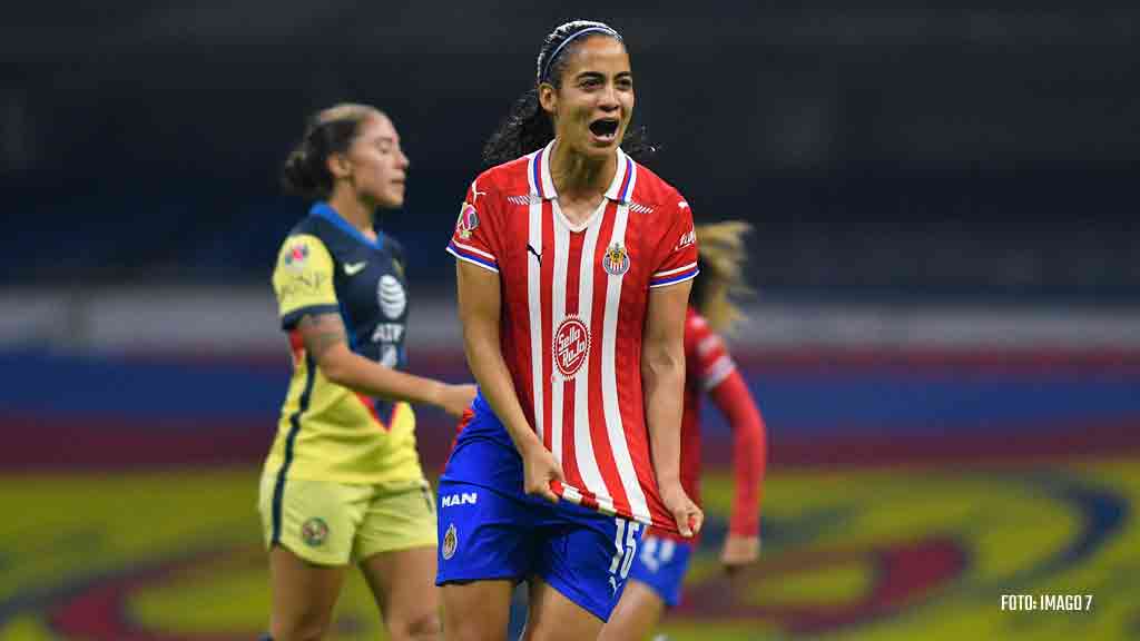 Video: Carolina Jaramillo adelantó a Chivas en el Clásico