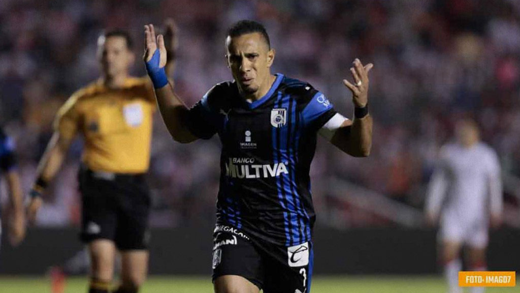 Camilo Sanvezzo es goleador histórico de Querétaro y Mazatlán