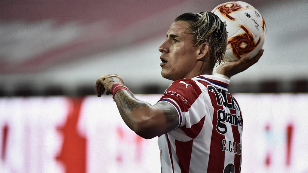 Cristian Calderón no ha podido con la presión que representa Chivas