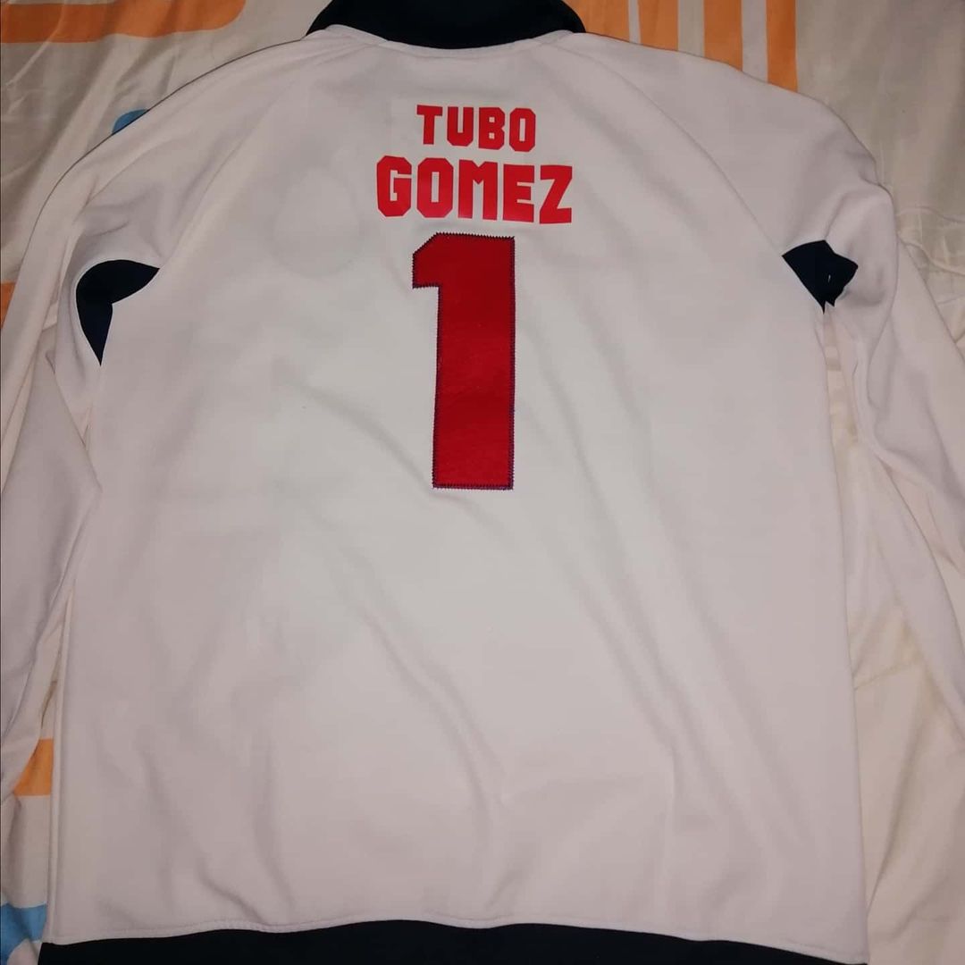 El jersey conmemorativo para 'Tubo' Gómez