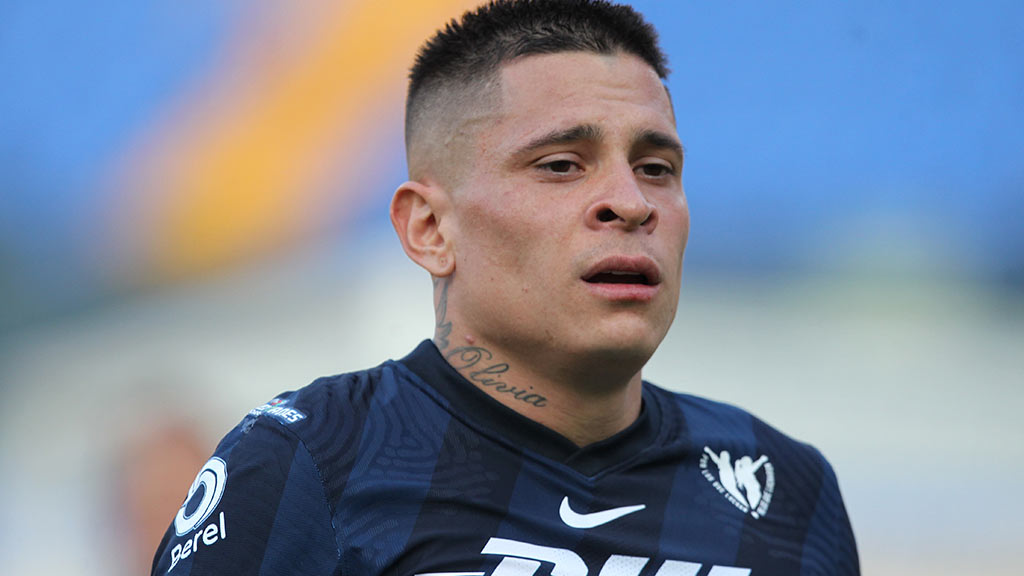 Juan Manuel Iturbe y comentarista deportivo se insultan en redes