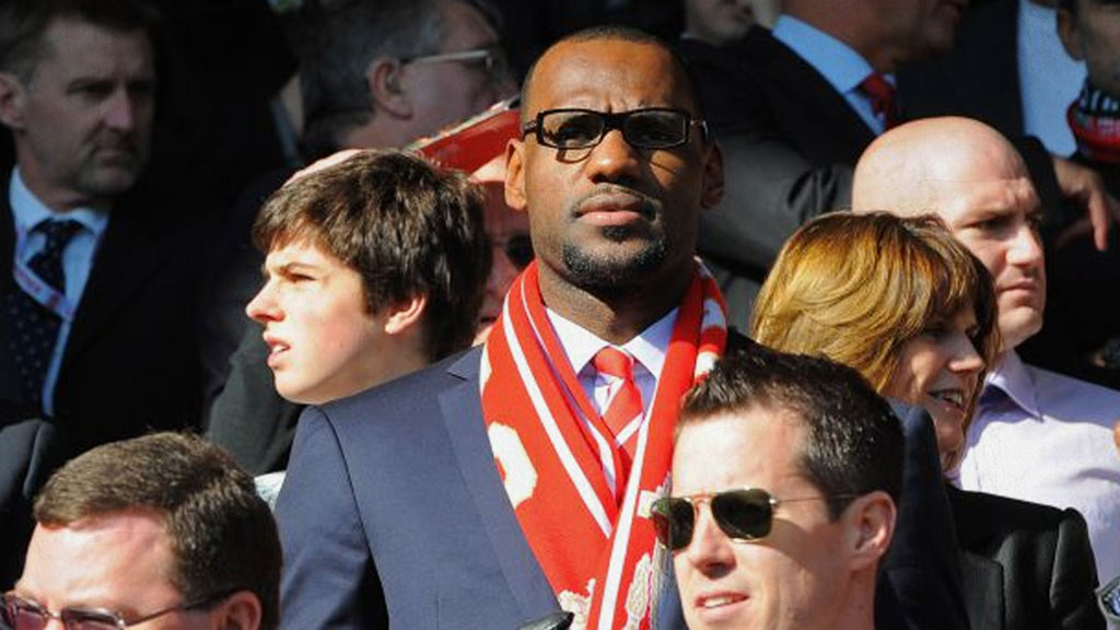 LeBron James sale al rescate del Liverpool