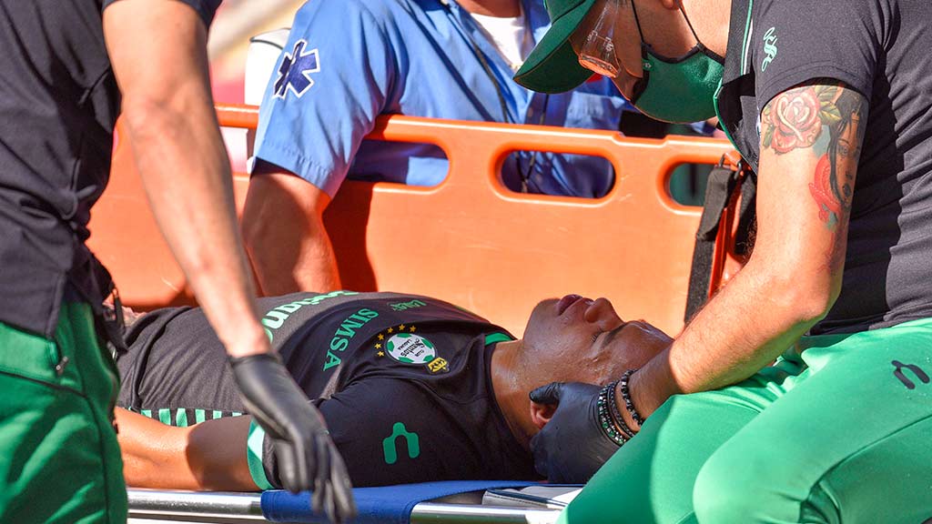 Santos: Ronaldo Prieto sufrió un esguince cervical tras balonazo