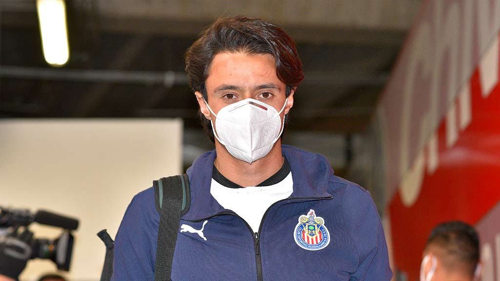 Toño Rodríguez regresa a la titularidad con Chivas