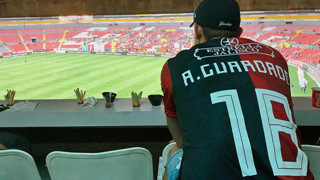 Andrés Guardado en una de sus visitas al Estadio Jalisco para ver a su Atlas