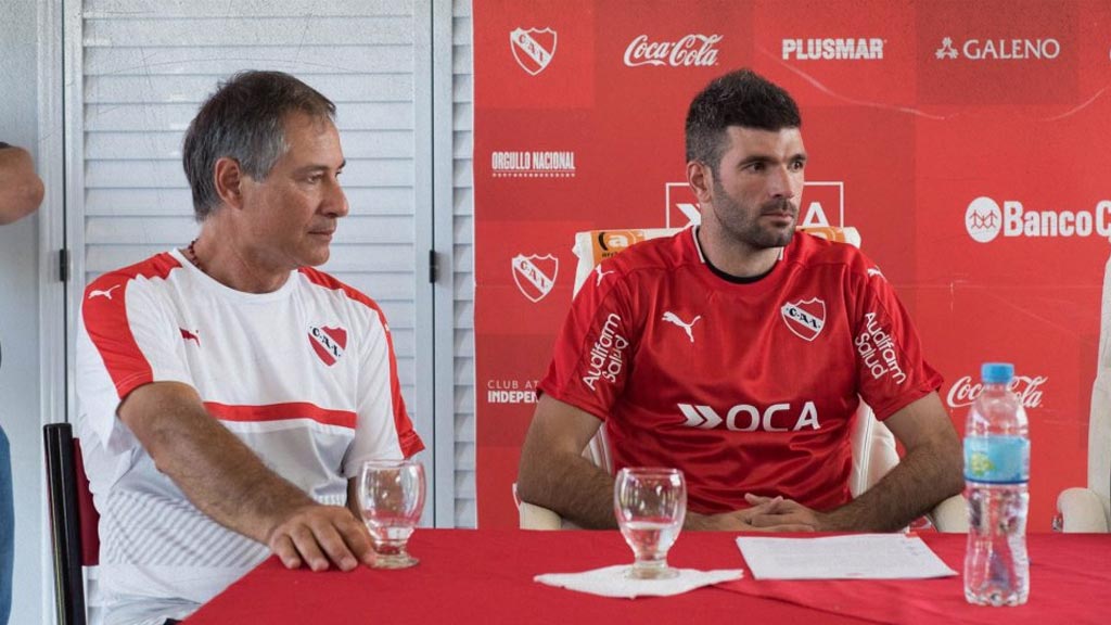 Ariel Holan y Emanuel Gigliotti en su paso por Independiente 