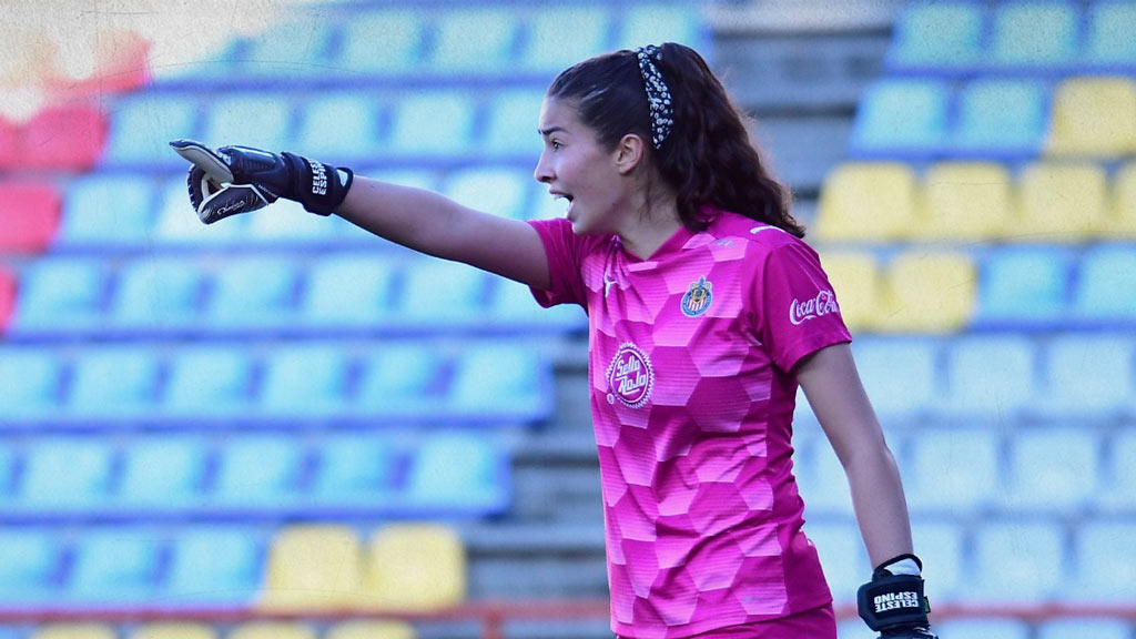 Celeste Espino, la nueva cara en el arco de Chivas Femenil