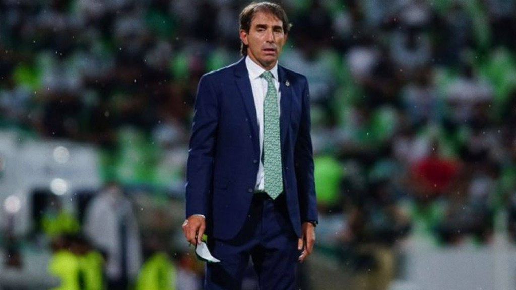 Guillermo Almada no ha firmado su renovación con Santos Laguna