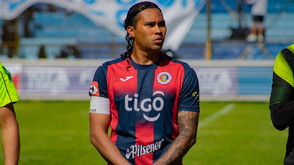 Carlos ‘Gullit’ Peña, con futuro incierto en El Salvador, ¿Vuelve a la Liga MX?
