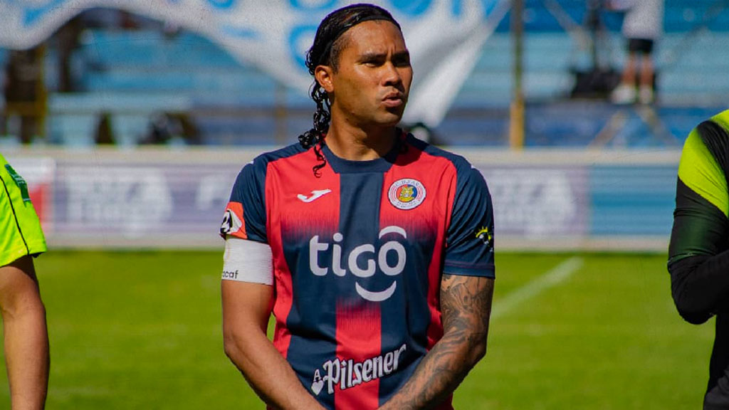 Carlos ‘Gullit’ Peña, con futuro incierto en El Salvador, ¿Vuelve a la Liga MX?