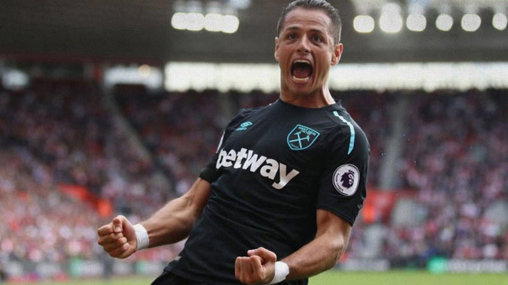 Javier Hernández

En el 2010 se dio su transferencia al Manchester United donde tuvo muy buenas temporadas, posteriormente pasó cedido al Real Madrid; tuvo un segundo aire de grandes goles con el Bayer Leverkusen en Alemania, el bajón vino en su regreso a Inglaterra con el West Ham United y su paso fuera de Europa lo dio con el Sevilla de España. 

Se fue con dos Premier League, tres Community Shield y una UEFA Europa League en su paso por el Viejo Continente. 
