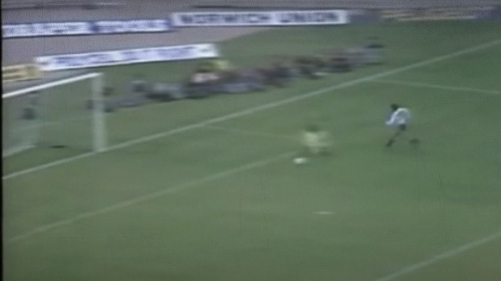 Diego Maradona Gol Del Siglo : Gol De Maradona A Inglaterra Mundial 1986 30 Aniversario Del Gol Del Siglo Play Futbol Cadena Ser - No hay quien pueda prever las diabluras de este inventor de sorpresas, que jamás se repite y que disfruta desconcentrando a las computadoras, le describió eduardo galeano.