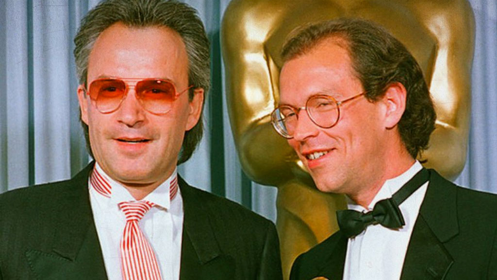 Giorgio Moroder y Tom Whitlock recibiendo el premio Oscar