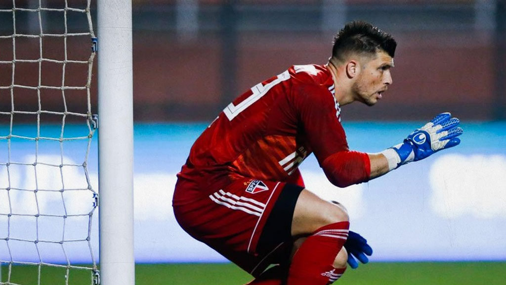 Tiago Volpi a Rayados; El portero que dejó Querétaro por Sao Paulo y regresa con las manos vacías
